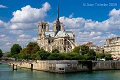 Notre-Dame de Paris on the Seine (Paris, France) . . . © 2009 Alan Ticheler. All rights reserved.